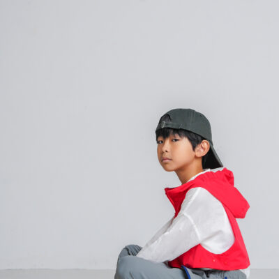 メッシュトップスでヘルシーな肌見せY2K